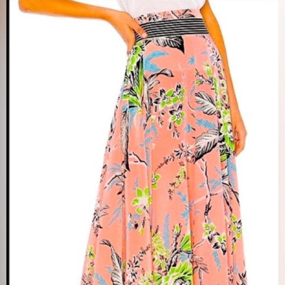 - Floral skirt NWOT DVF Diane von
Furstenberg floral fall silk designer boho